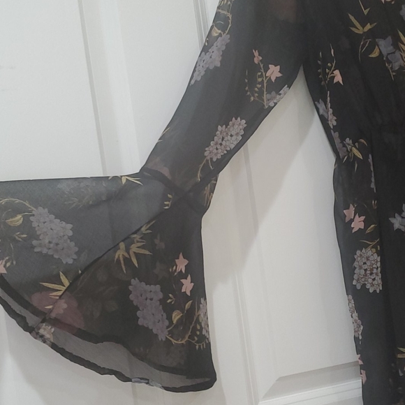 High low black bell bottom sleeves  floral sheer - Picture 3 of 7